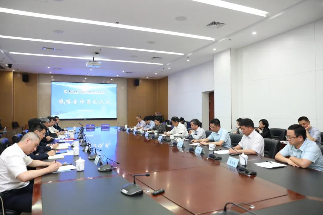 南京医科大学与江苏奥赛康药业有限公司签订战略合作协议.jpg
