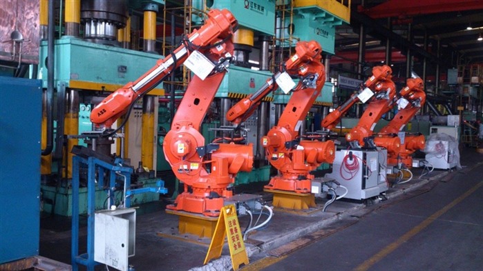 多机器人协调作业锻压自动化生产线